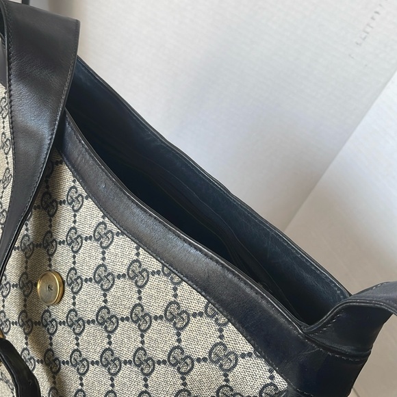 Authentic Gucci Canvas Sherry Line Shoulder Bag. - Picture 11 of 16